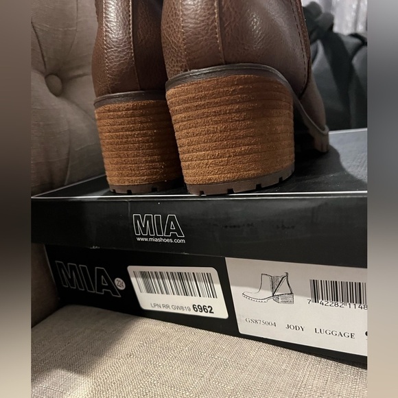 S45. NWT Mia Jody Chelsea Boot Luggage Brown Faux Leather 9.5M - Picture 8 of 10